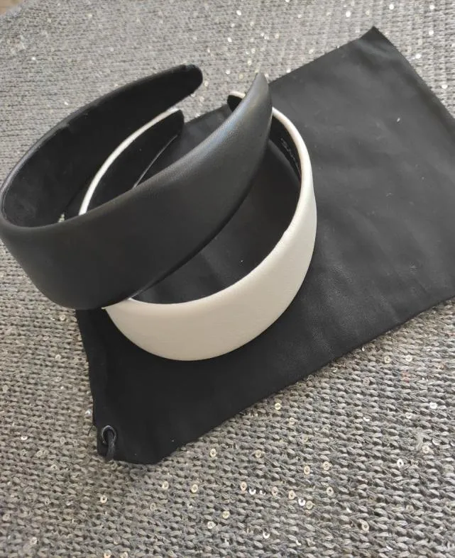 Nouvelle collection d'accessoires de cheveux de mode Classic Pu Bandband avec métal C Classic Hairband équipé d'une carte VIP et d'un sac à poussière2778022