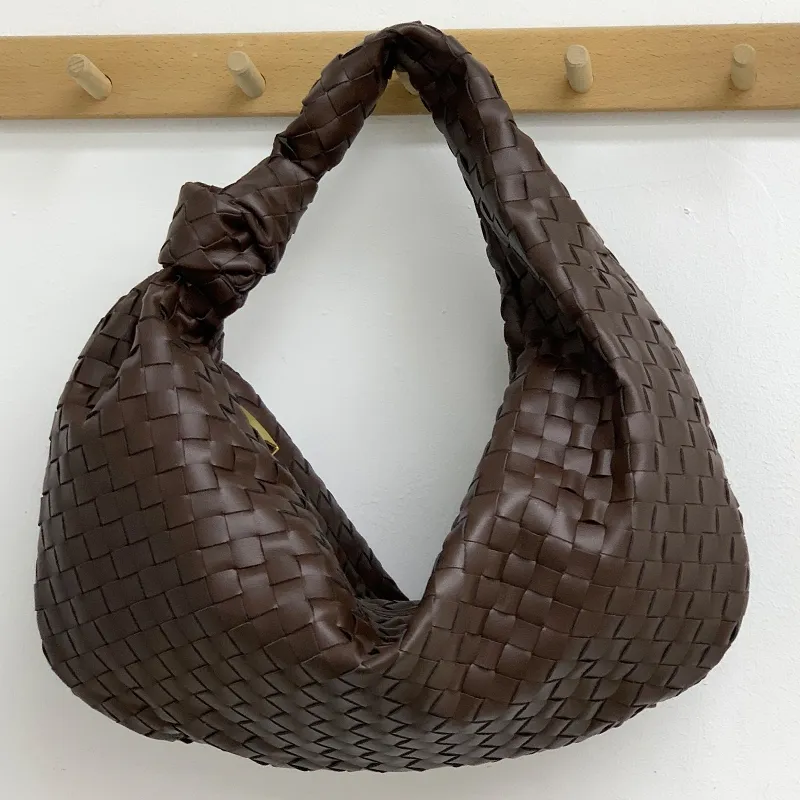 Sac de créateur sac de luxe Sac à bandoulière Cowhide Vache en cuir authentique en cuir simple fermeture à glissière ouverte sac de créateur sac de haute qualité sac de grande capacité paquet