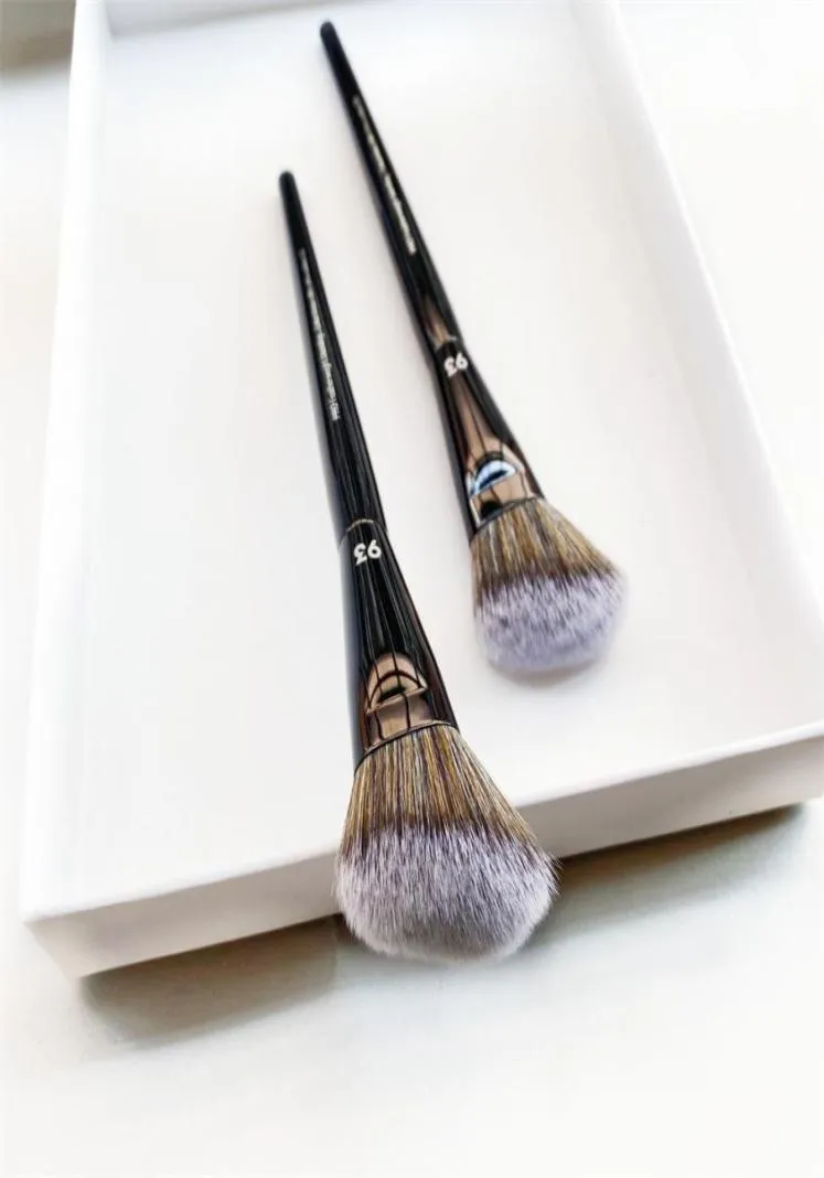 Pro Blush Makuep Brush 93 Pouillons doux contour incliné Blush Powder Sculpting Cosmetics Beauty Tools7869254