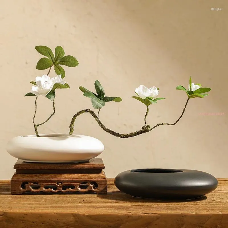花瓶中国スタイルの陶器植木鉢黒い白い白い石畳の変形アレンジメントアクセサリーモダンホームデコレーション