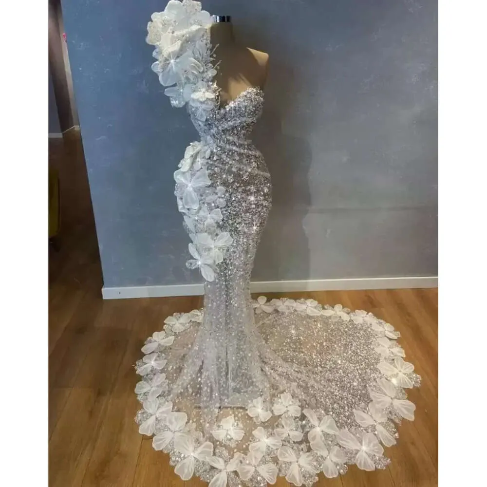 Hochzeitsschulter Meerjungfrau Kleid Ein kristall langer Perlen -Brautkleider Blume applizierte Robe de BC12630