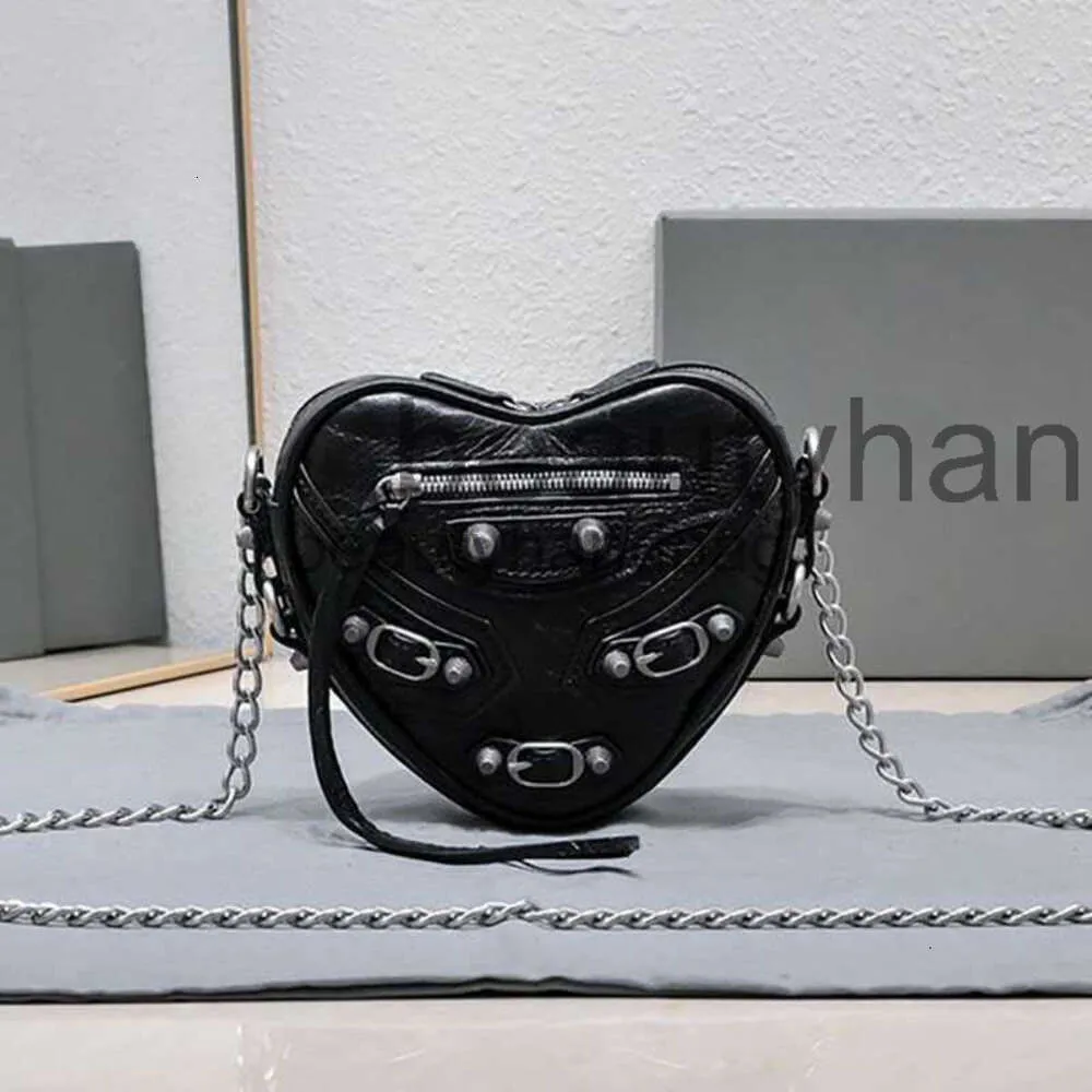 DHgate.com:Balencaiiga heart bag Le cagole B mini pink arena