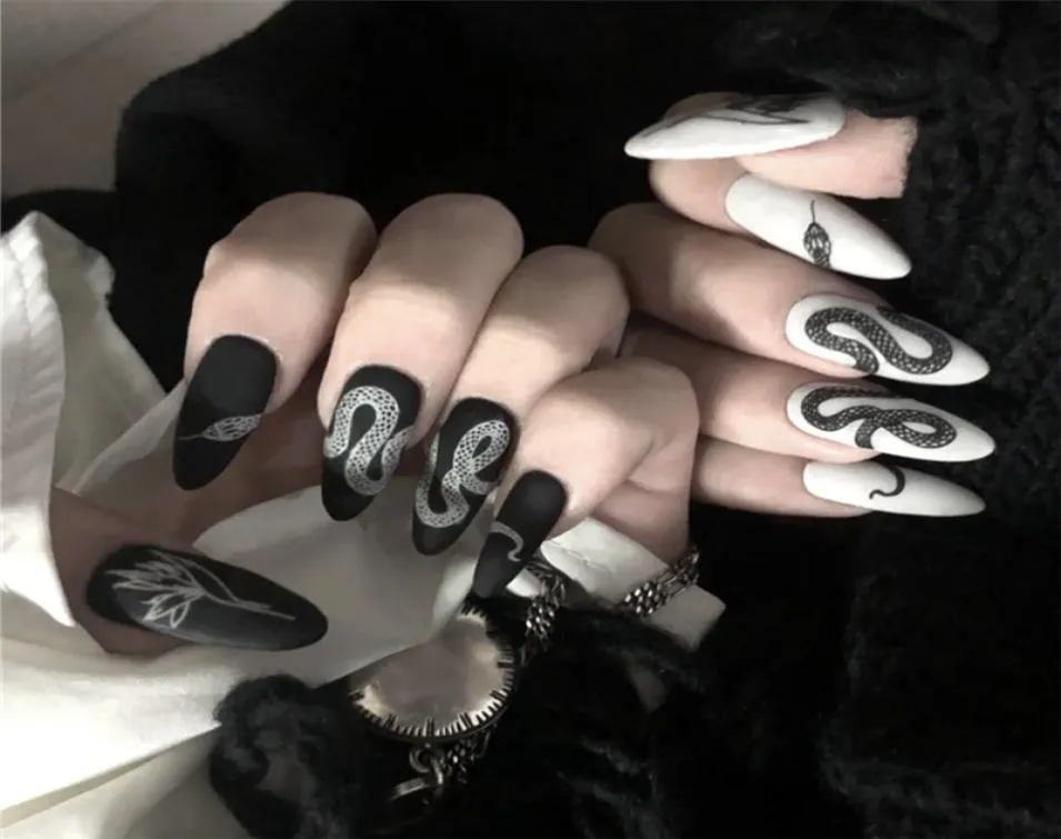 24pcsset Extra Long Fake Nails Punk Snake Pattern Черный белый матовый ложноотехник на искусственные кончики ногтей