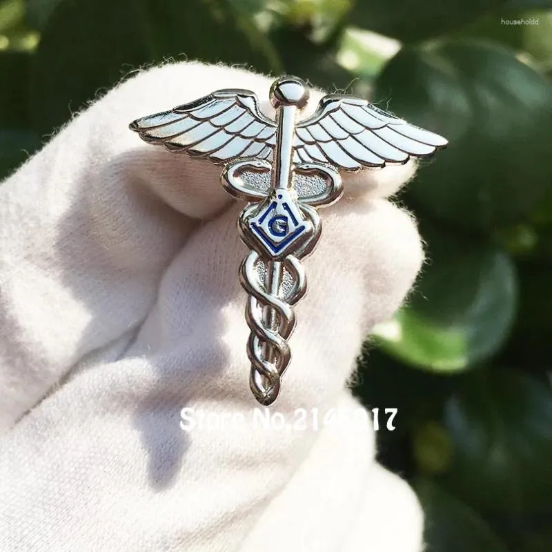 Broszki 30 mm Srebrny kolor Freemason Pins Medical Doctor i broszka skrzydełka Murowe Symbol Symbol Bezpłatna odznaka