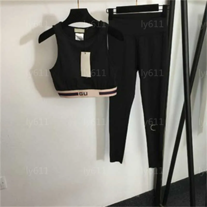 Yoga Fitness Two Piece Set Designer Tracksuit Mulheres Roupas Carta Webbing Sports Colete Elástico Apertado Leggings Preto 2 Two Piece Set Sweatsuit para Mulheres