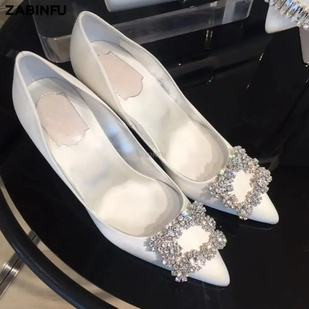 Mulheres brancas bombas designer quadrado strass salto alto luxo apontou toe cetim casamento sapatos de noiva senhoras stiletto tamanho grande 43 240129