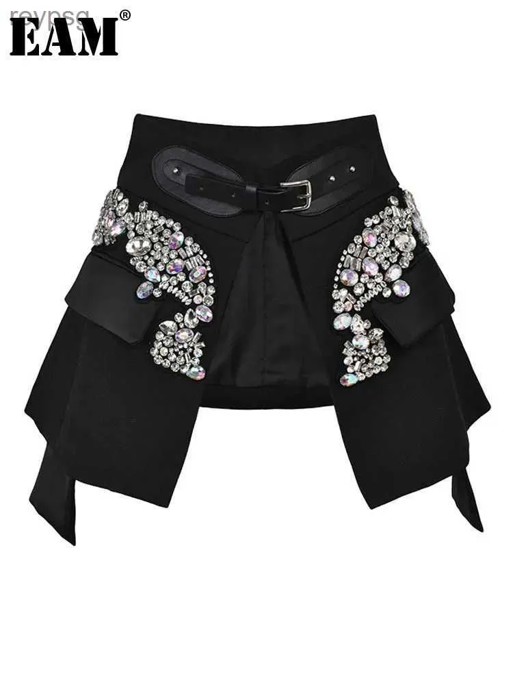 Jupes EAM noir irrégulier strass ceinturé Mini demi-corps jupe taille haute femmes mode marée nouveau printemps automne 2024 JY75801 YQ240201