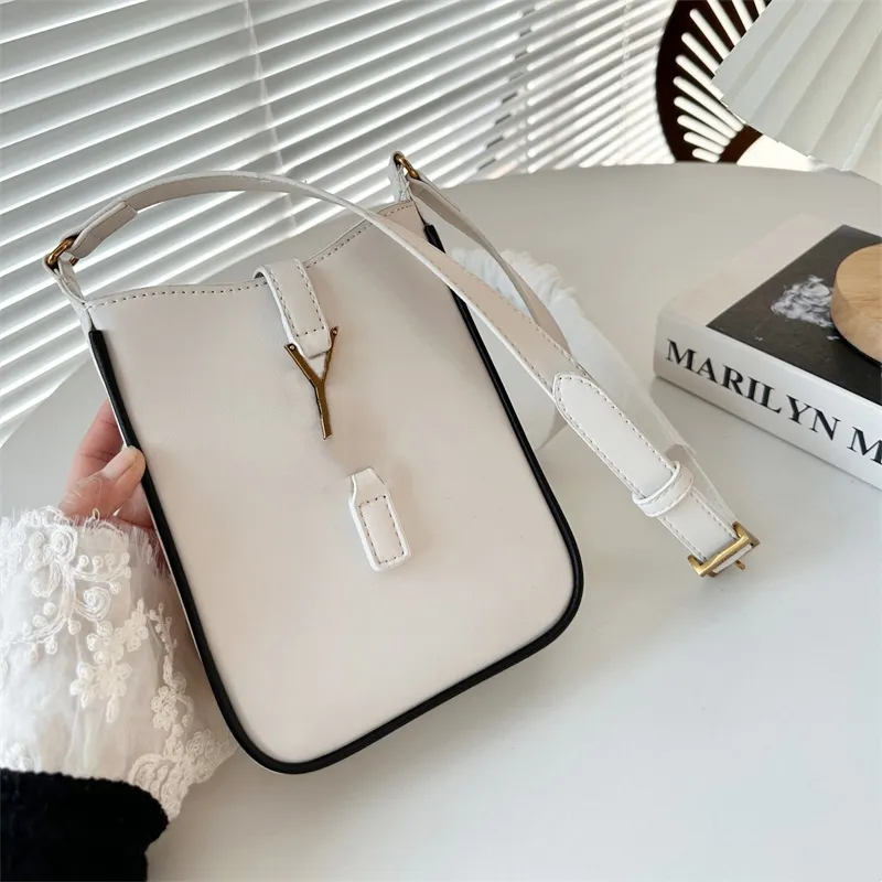Woman Mens Mini Phone Bags Designer Shoulder Bags Luxury Crossbody Bag Daily Purse Cross Body Leather Gold Letter 2024 TOP