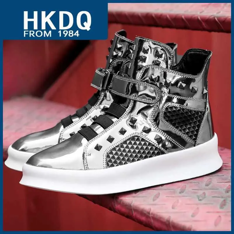 Klänningskor HKDQ Luxury Patent Leather Casual Sports Shoes Men Fashion Rivet High Top Male Skateboard Shoes Platform Hip-Hop Mens Sneakers