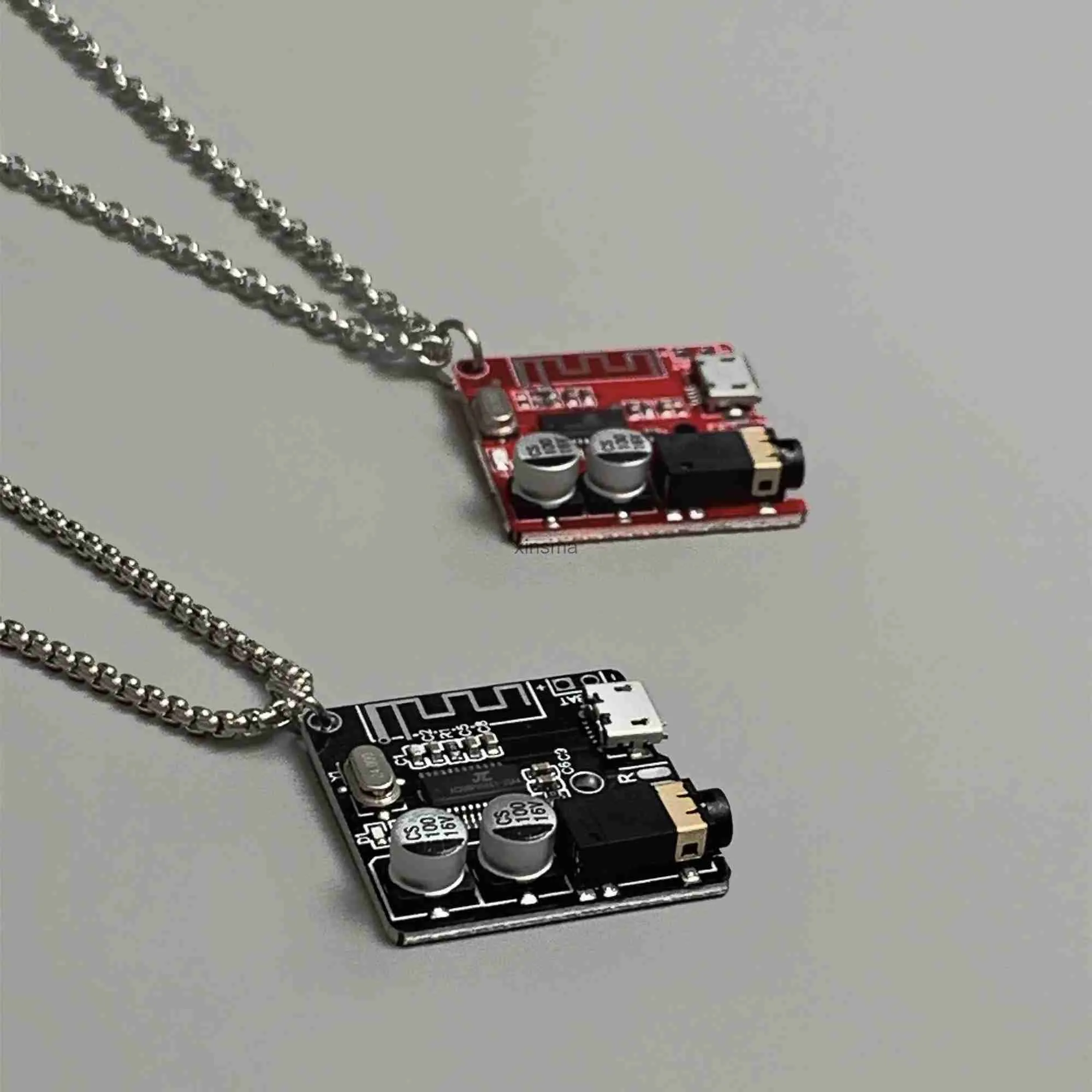 Colliers 2022 Nouvelle offre spéciale Personnalité Exagérée Hip-Hop Futuriste Punk Cyberpunk Plaque Électrique Pendentif Collier Femmes Hommes Bijoux YQ240201