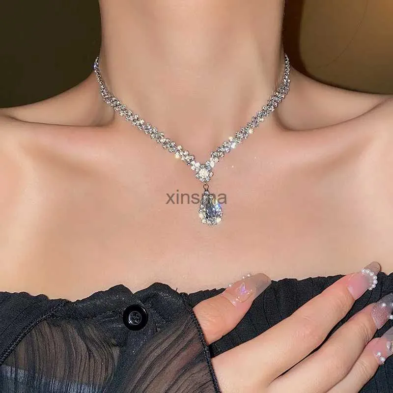 Chokers Personalized Inlaid Rhinestone Water Drop Drop Drop Lecklace는 과장된 패션 목걸이 럭셔리 고급 감각 웨딩 보석 YQ240201