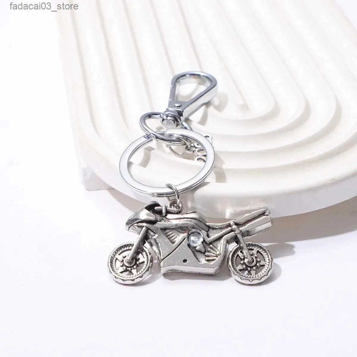 Keychains Lanyards Imitation Metal Motorcykel Key Chain Creative Pendant Small Gift Q240201