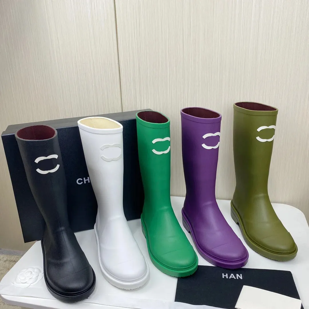 Luxurys Brand Designer Boots Square Toe Women's Mens Rain Bootsフラットヒール太い靴底プラット
