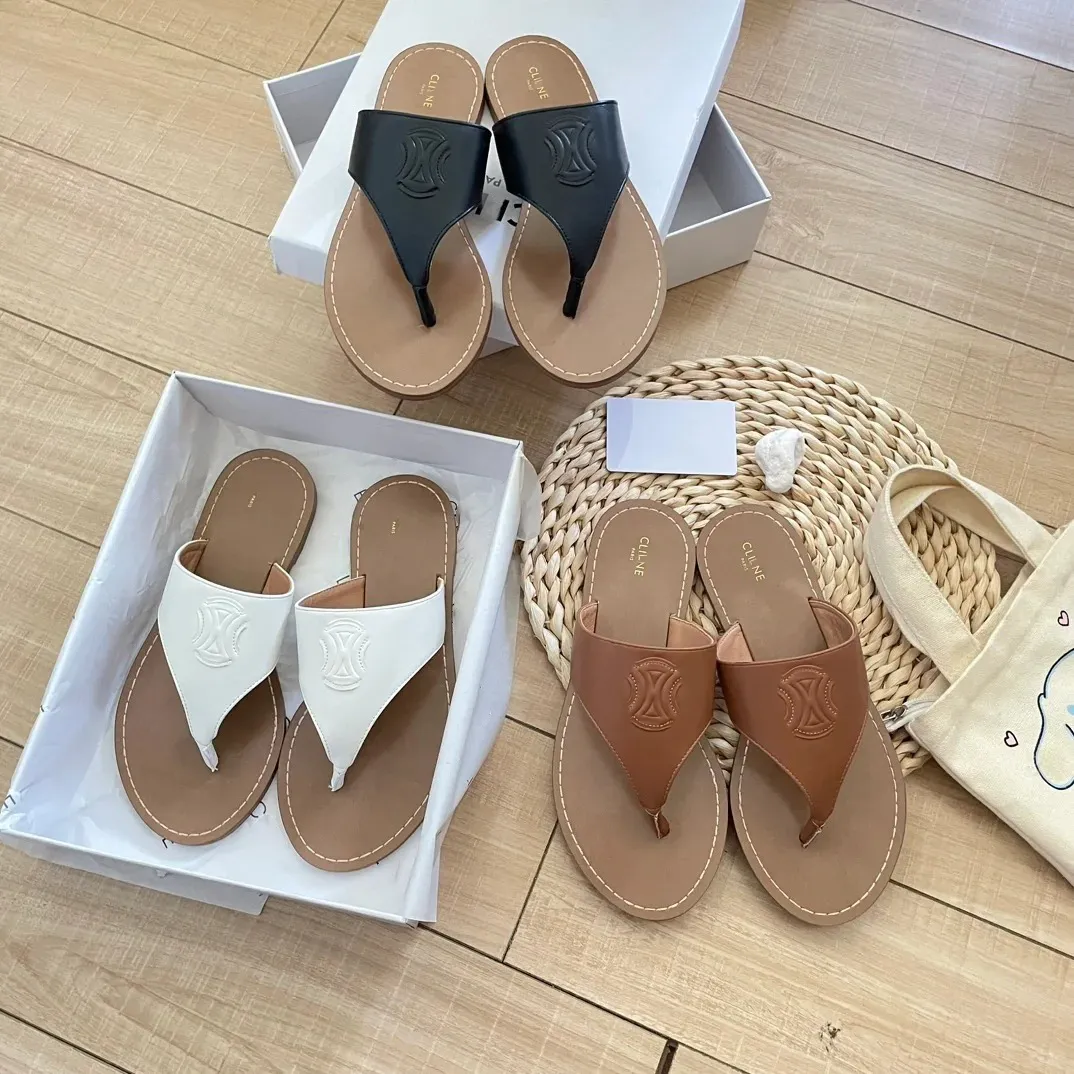 Designer sandal kvinna triom phe mules tofflor flip flops man cowhide läder sandales utomhus strand glider lyxsko brun gummi sula platt häl tazz tozzlist gåva