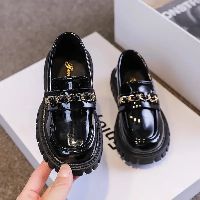 Girls Princess Black Loafers Shoes Child Glossy Student Shoes Classic Metal Chain Kids Fashion Casual Toddler British Mary Janes 240129