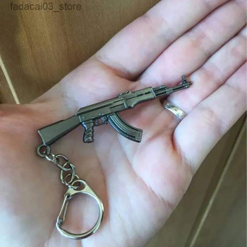 Schlüsselanhänger Lanyards Herren Counter Strike M4A1 AK47 Gun Schlüsselbund Sniper AWP CS GO Schlüsselanhänger Ring Tasche Auto Schmuckstück Männlicher Schmuck Party Geschenk Souvenirs Q240201