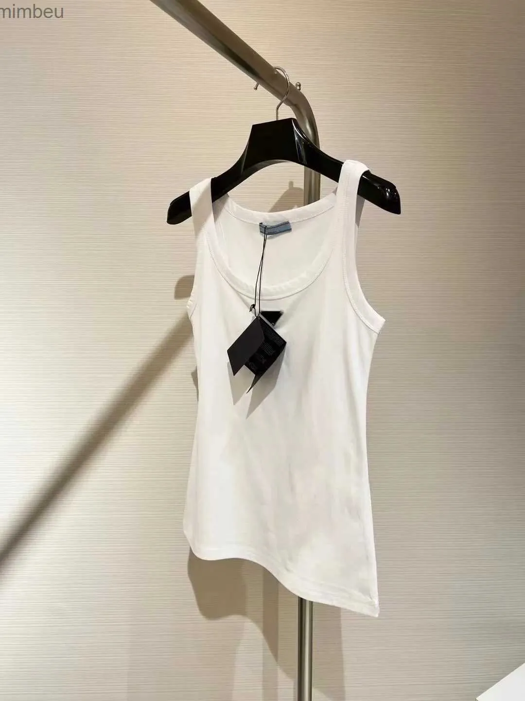 T-shirt da donna Triangolo Moda Slim Fit Canotta bianca 2023 Estate Nuova senza maniche Cinghie interne ed esterne L240201