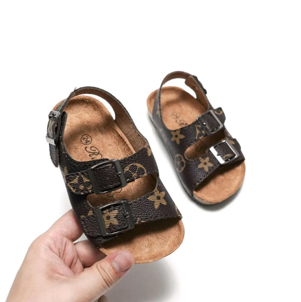 24 Scarpe da bambino per bambini Taglie per bambini Sandali in pelle PU Ragazzi Ragazze Sandali piatti estivi per giovani Sandali da spiaggia antiscivolo Pantofole da corsa all'aperto Eur 22-35