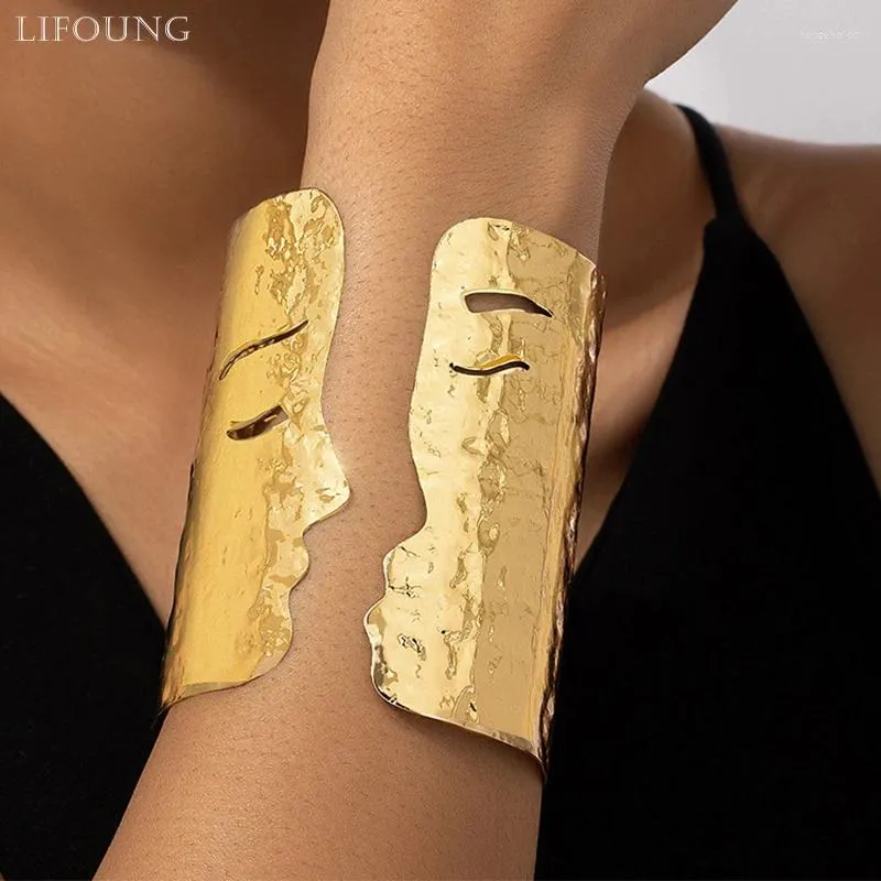 Bangle grote metalen manchet voor vrouwen grappig ontwerp gehamerd punkstijlen zware vakantie accessoires mode sieraden geschenken 2024477