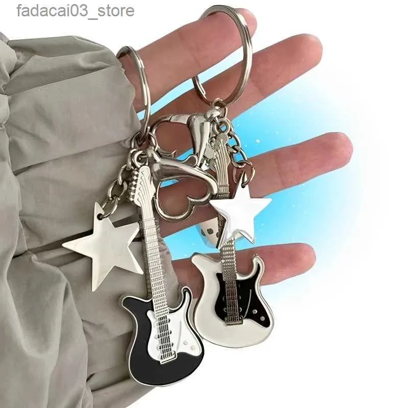 Keychains Lanyards Harajuku Y2K Guitar Love Heart Star Key Chain for Women Sweet Cool Trend Fashion Pendant Vintage Aesthetic Bag Charm Accessories Q240201