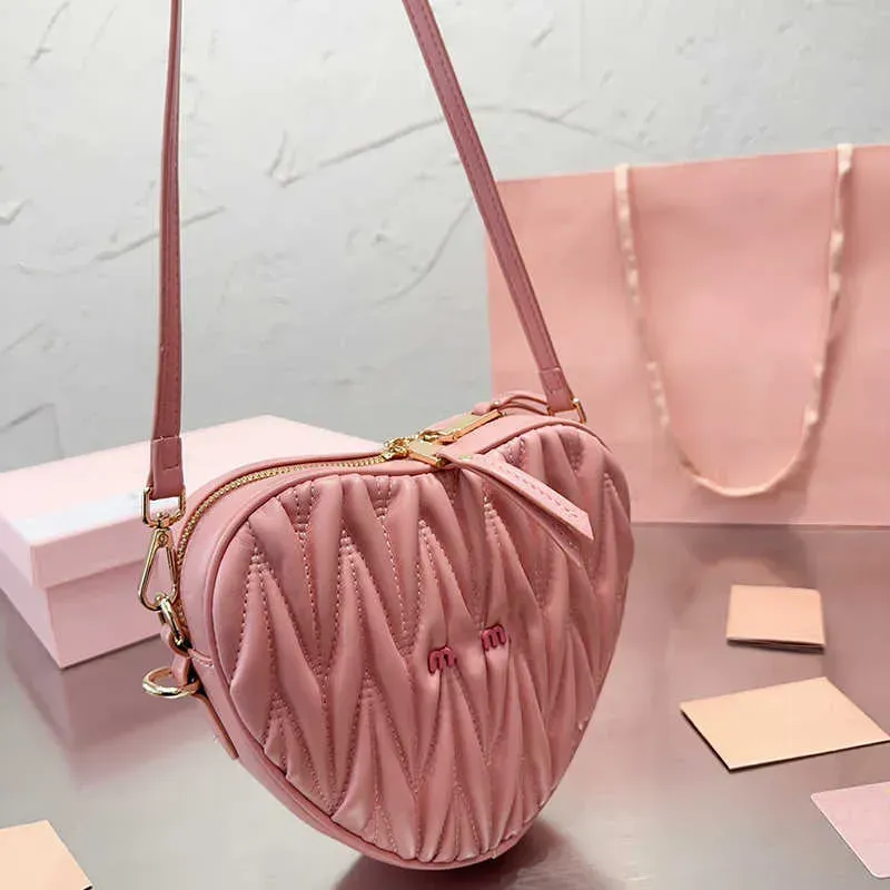 designerska torba sercowa moda na torba na torbę najwyższej jakości skórzana torebka mini dziewczęta urocze crossbody na okręt łaja czysty łańcuch telefonu projektant Portfel 231011