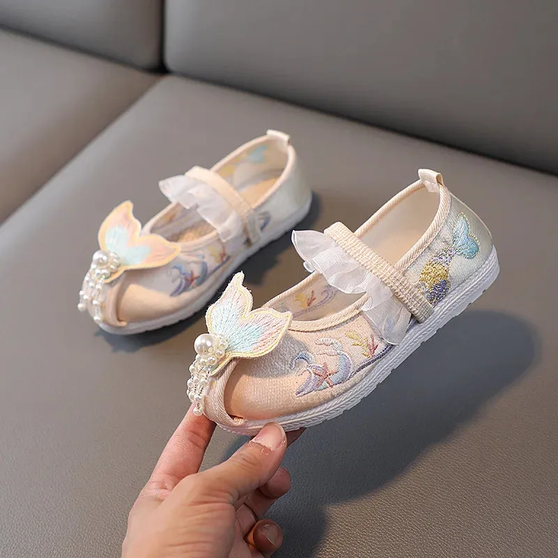 Тканевые туфли с вышивкой для девочек, детская обувь в традиционном стиле с жемчужной цепочкой-русалкой, древняя китайская детская обувь Hanfu, обувь для выступлений 240122