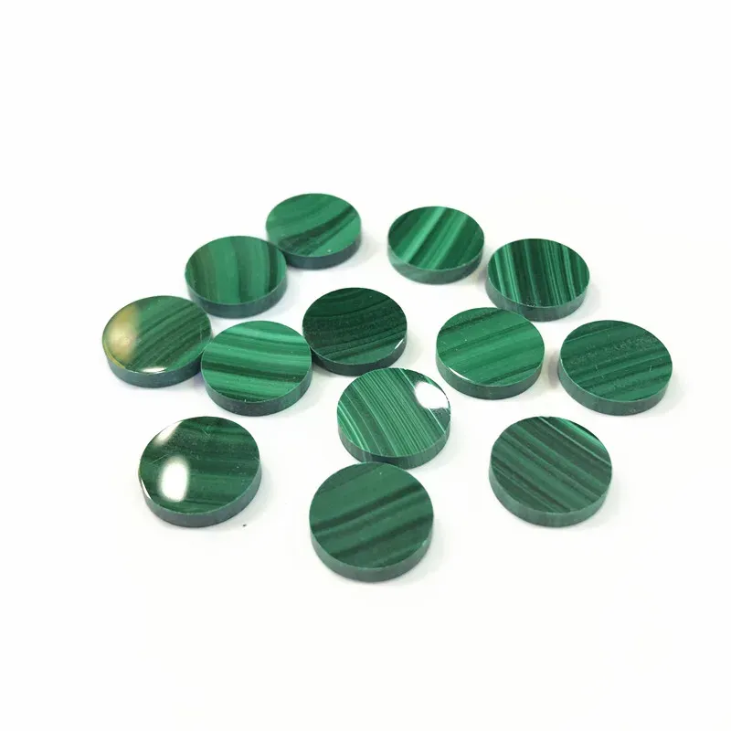 Colliers 10 mm rond plat malachite cabochon natural en pierre de pierre de pierre de pierre de pierre de pierre de pierre de pierre cercle de bijoux ne fait aucun collier accessoires 10pcs / lot