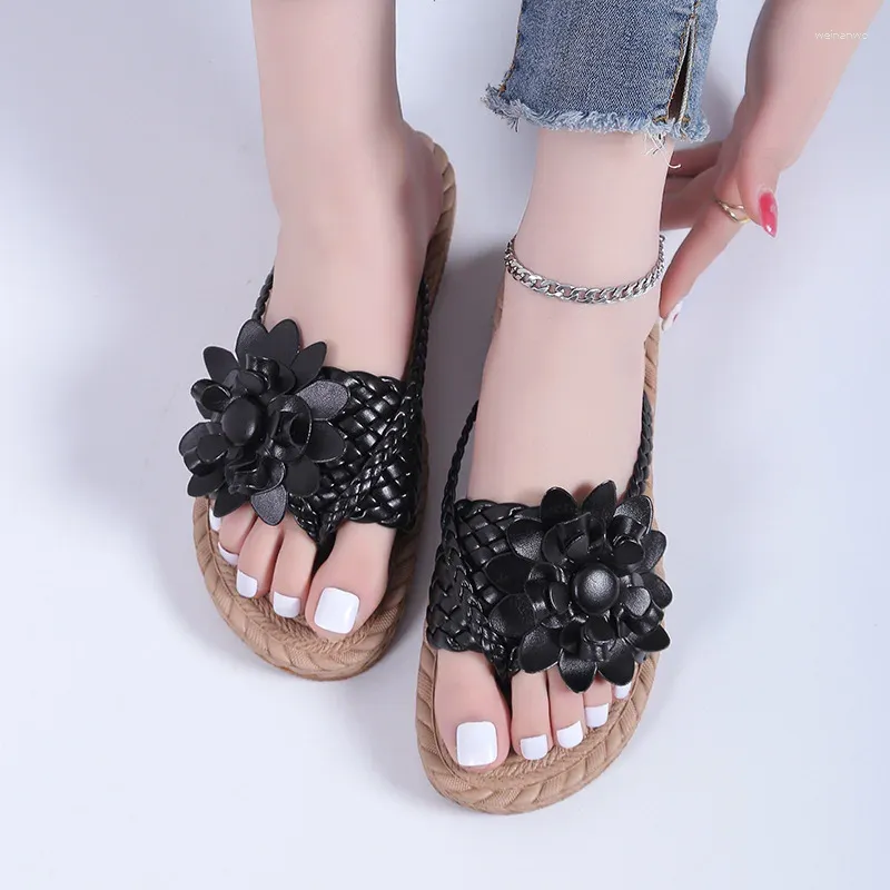 Tofflor kvinnors mode blommor dekor flätade flip flops Summer Clip Toe Flat Sandals Casual Vacation Non-Slip Beach Slides