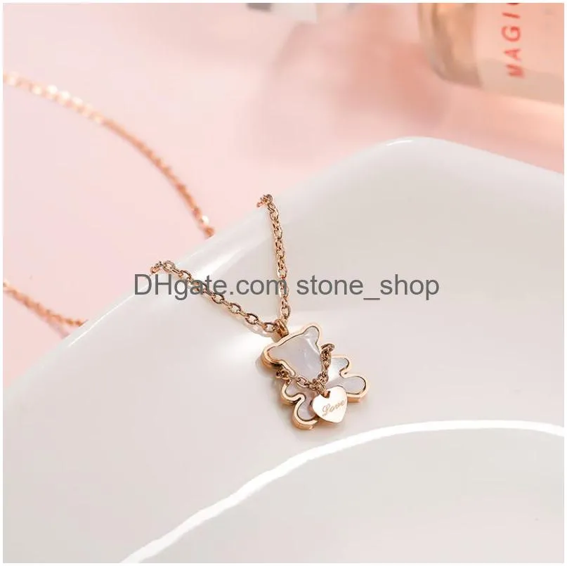 Collana con orso Fritillaria bianca, catena carina e semplice con osso di chiusura in oro rosa donna