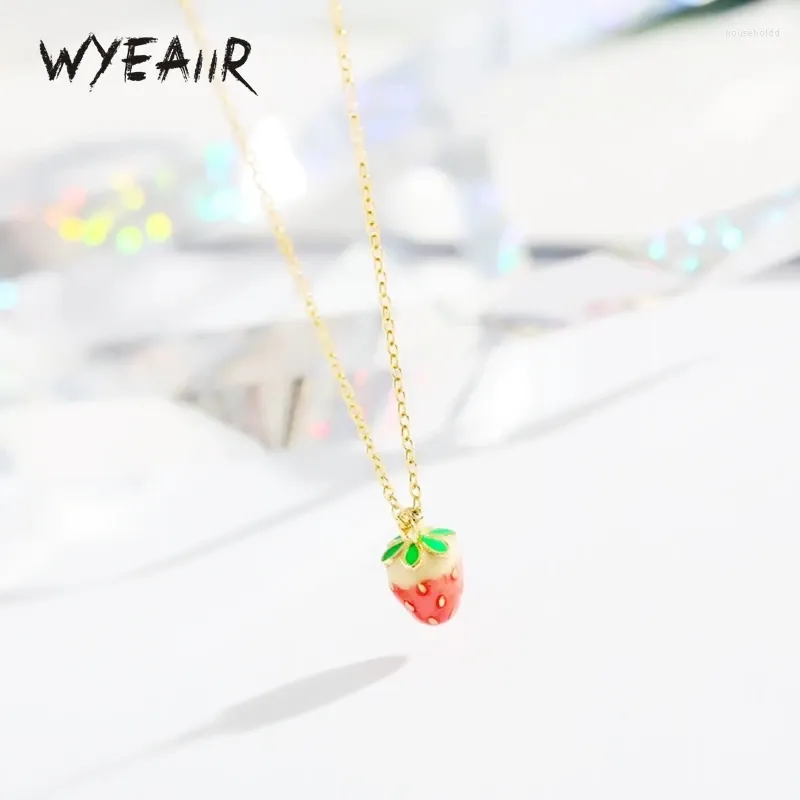 Hängen Wyeaiir 925 Sterling Silver Mini Strawberry Art Student Gift Lovely Fine Jewelry Luxury Female Necklace