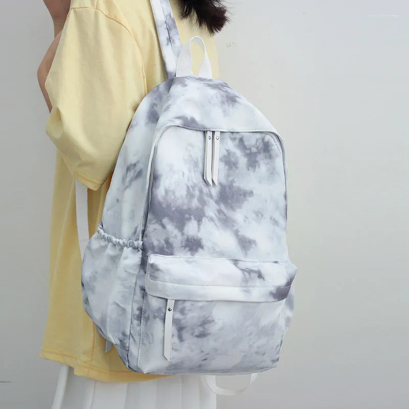 Schultaschen HOCODO Tie-Dye Frauen Rucksack Schöne Tasche für Teenager Mädchen Nylon Damen Reise Mode Wasserdicht
