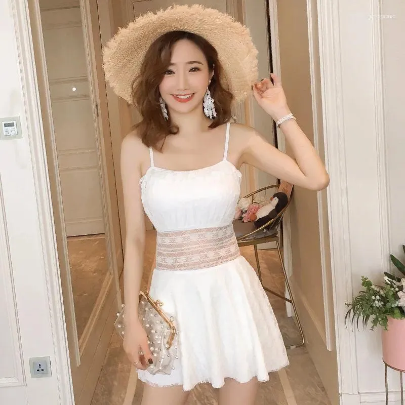 Damskie stroje kąpielowe 2024 Białe kobiety Swimsuit Korean One Piece Ruffle koronkowy seksowna talia See-Frough Beach Spaghetti Sukienka Kącika Kąpiec