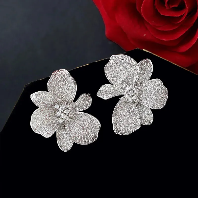 Fashion Golden Color Cubic Zirconia Big Flower Stud Earring for Women 240123