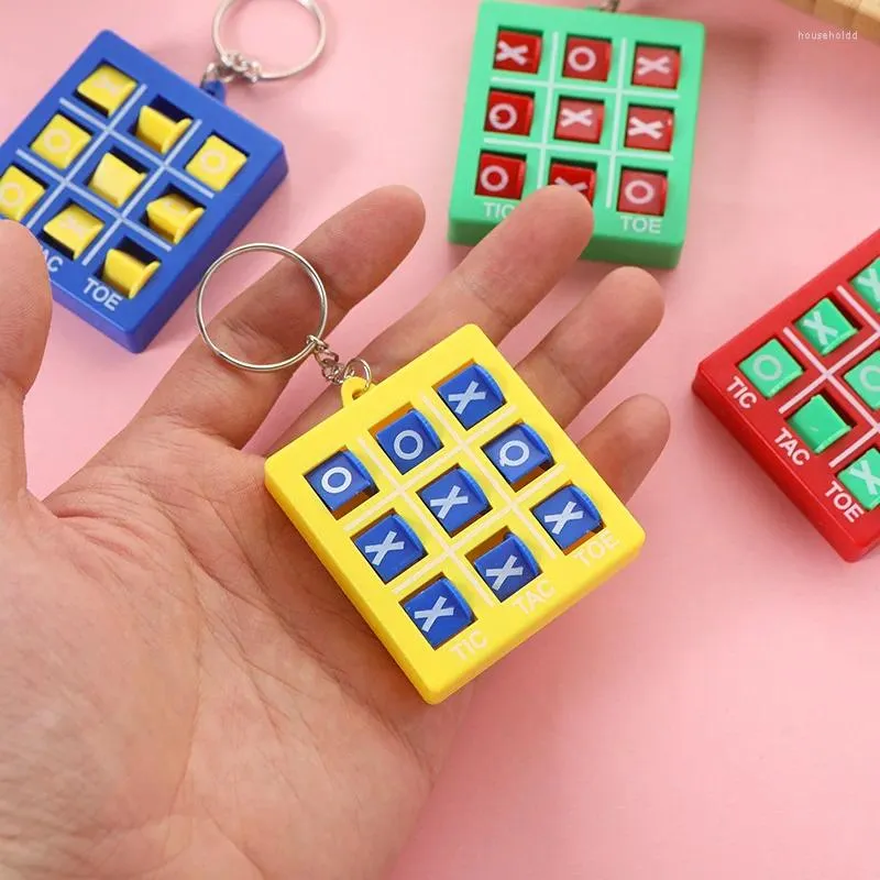 パーティーの好意6pcs/lot mini tic tac tac toe keychain教育玩具キッズバースデーボーイ教室賞品グッディフィラーピナタギフト