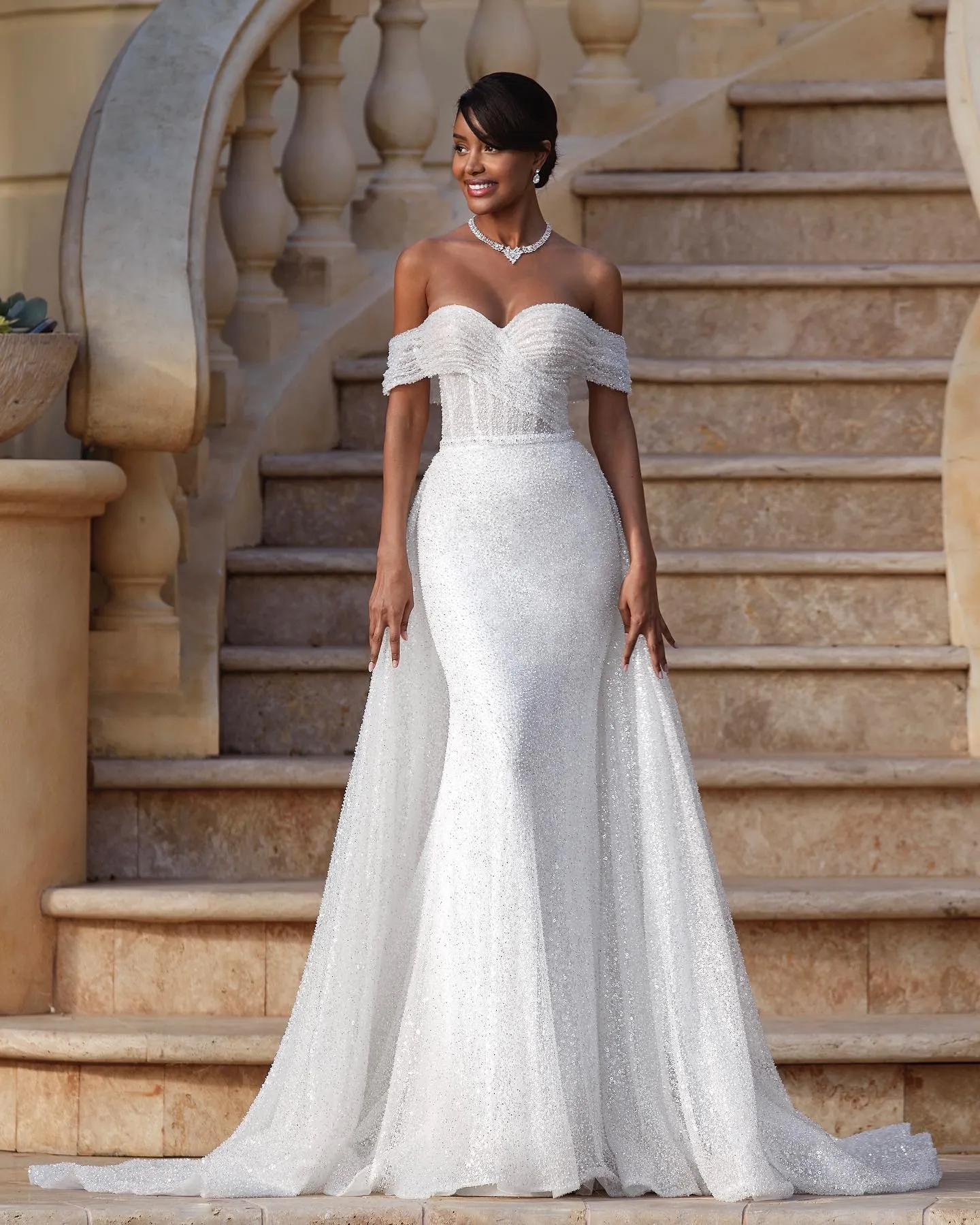 Shiny Sleeveless Wedding Dress: Elegant Country Robes For