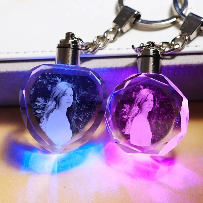 Party Favor Personalized Favors Gift Valentine Day's Souvenirs LED LASER ENGRAVED Crystal Picture Keychain Gästbröllopspresent