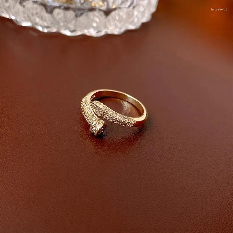 Cluster Rings European och American Light Luxury Zircon Snake-Shaped Open for Women Fashion Elegant Metal Jewelry Gifts