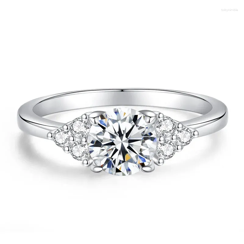 Anelli a grappolo Anello in oro bianco 1CT Moissanite per le donne Sparkling Lab Grown Diamond Wedding Band S925 Gioielli in argento massiccio all'ingrosso