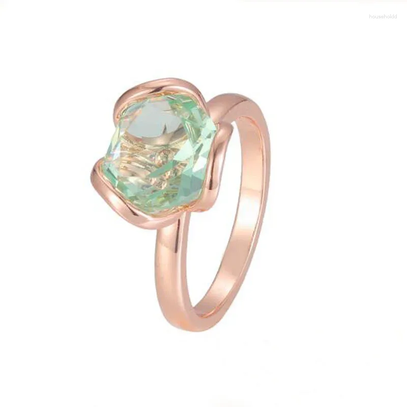 Pierścienie klastra FJ Women Green Stone 585 Rose Gold Kolor Geometria Biżuteria