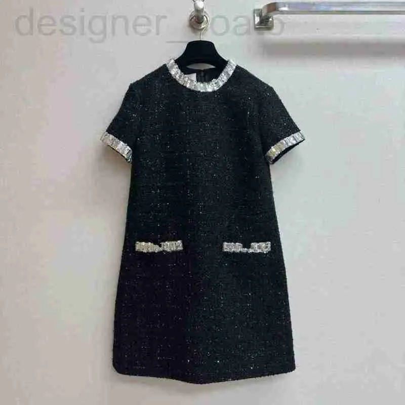 Temel gündelik elbiseler tasarımcısı Shenzhen Nanyou ~ 24 Erken Bahar Yeni Ürün Xiaoxiangfeng Kaba Çiçek Tüvit Bel Sequin Siyah Elbise FL56