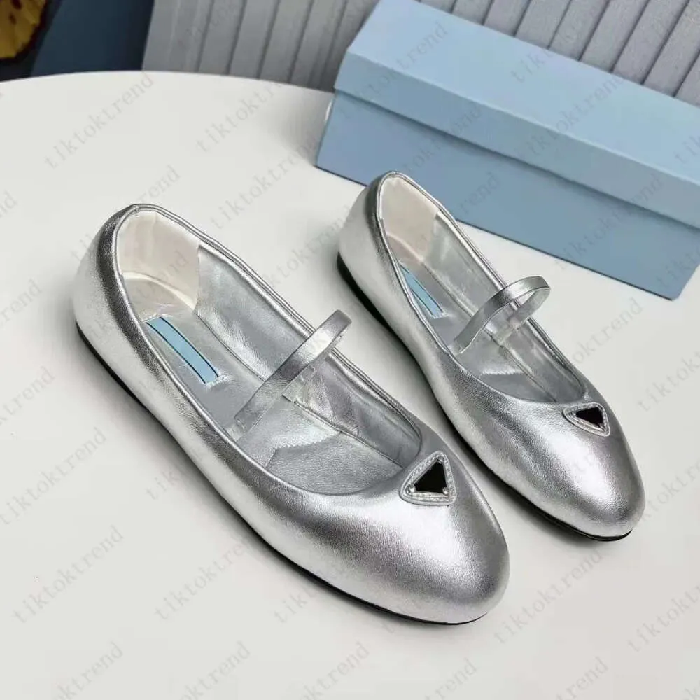 Mode de luxe Designer Mary Jane chaussures femmes fond plat robe chaussure en cuir véritable chaussures de danse de ballet Triangle décoration tête ronde décontracté chaussure de fête taille 35-39
