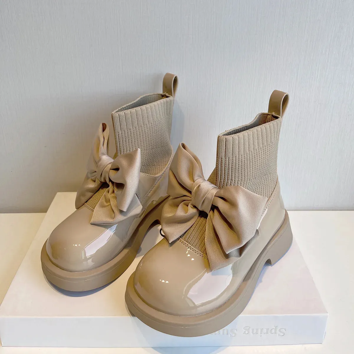 Bottes de mode pour enfants, chaussures chaudes d'automne et d'hiver pour filles, chaussettes princesse respirantes avec nœud papillon, chaussures coréennes pour enfants, 240127