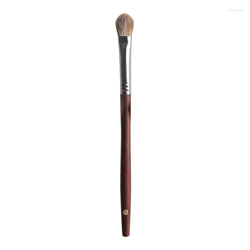 Pinceaux de maquillage N108, brosse professionnelle faite à la main, poils d'écureuil rouge doux, grande ombre à paupières, manche en bois de santal