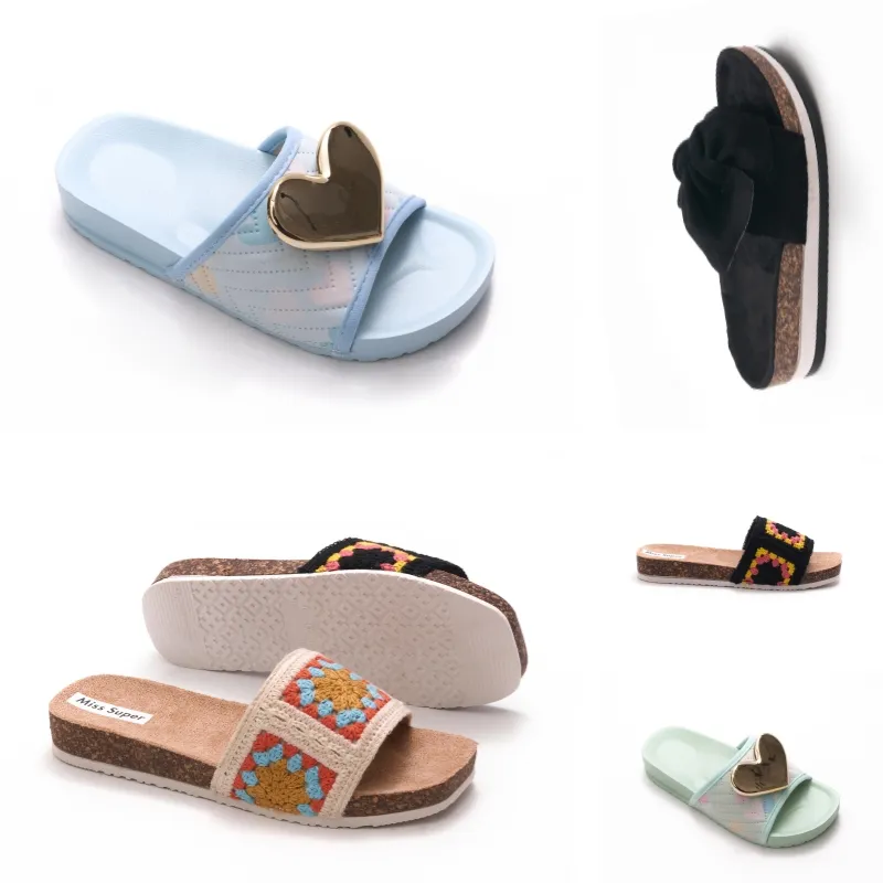 Slides praia Slipper Fashion Ladies Summer Stripes Casual Flip Flips Designer Sandálias Designers Sandálias Fluff 31 S