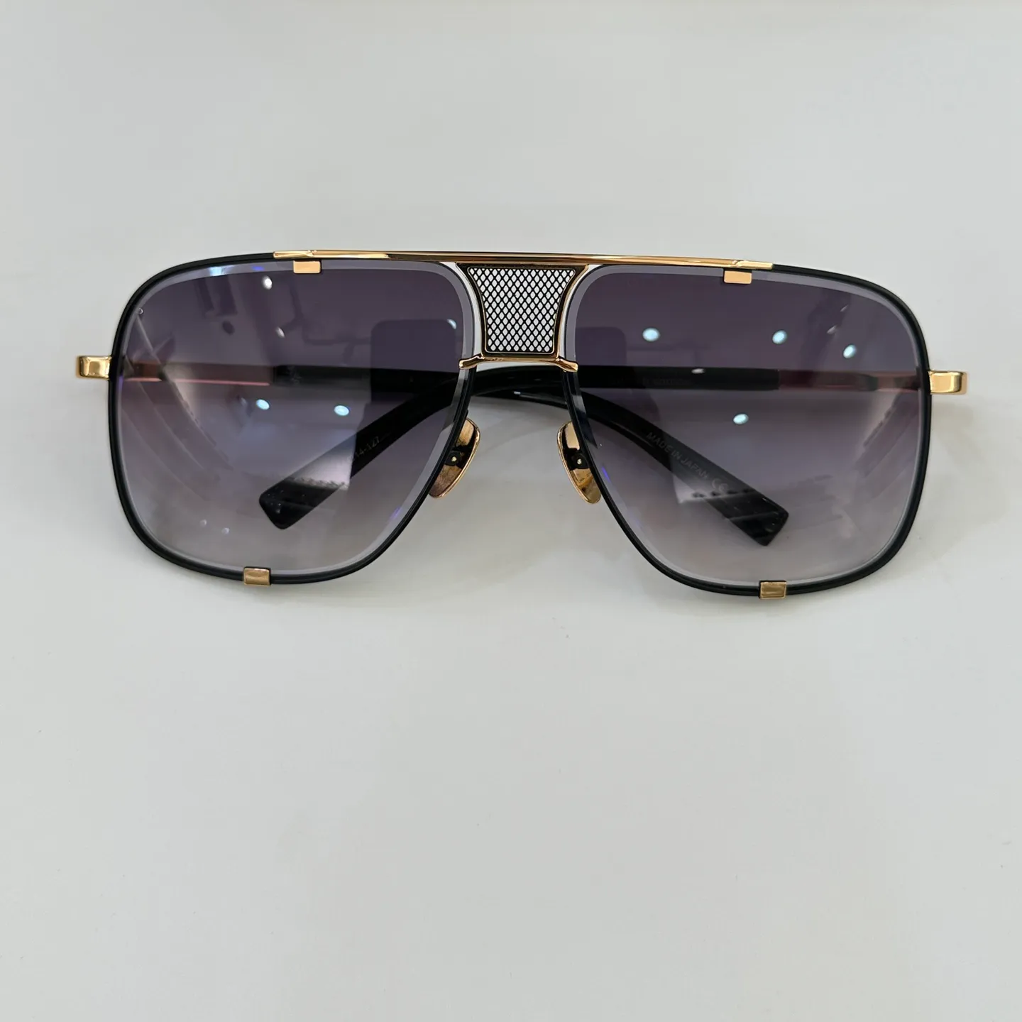 Män solglasögon svart guldram grå skuggade solramar skuggor Sonnenbrille sunnies gafas de sol uv400 glasögon med låda