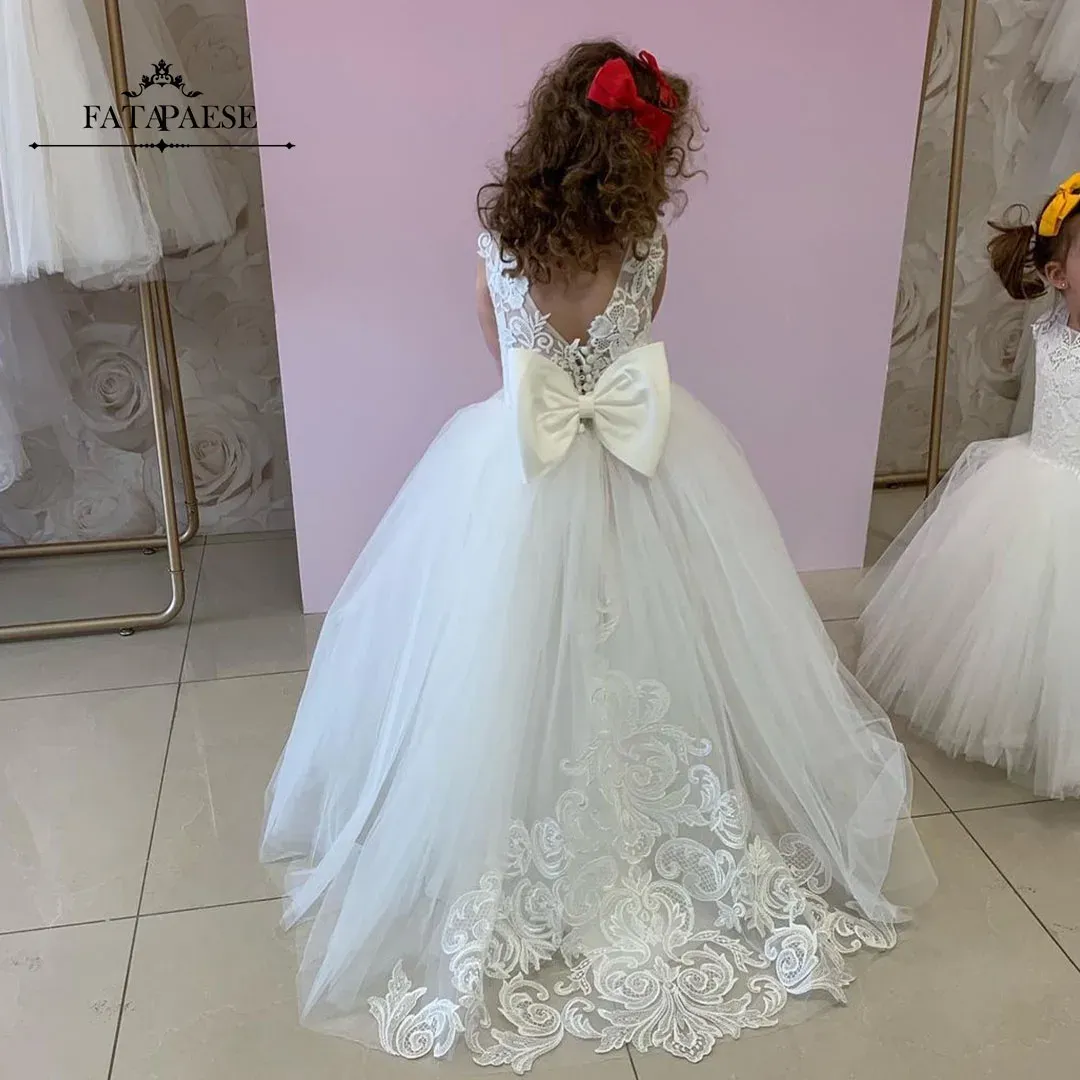 Cute Flowers Gril Dress Camellia Gowns Appqulies Beads Bow With Long Train Backless Buttons Wedddding Party Ball Gown BC9309