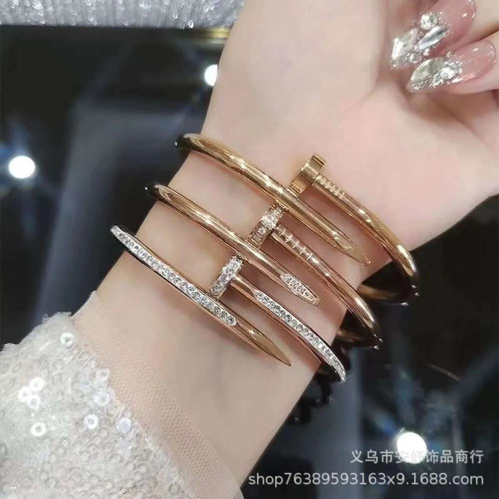 Bracciali firmati New Ins Style Nail Bracciale in acciaio al titanio con diamanti intarsiati Bracciale versatile di lusso da donna