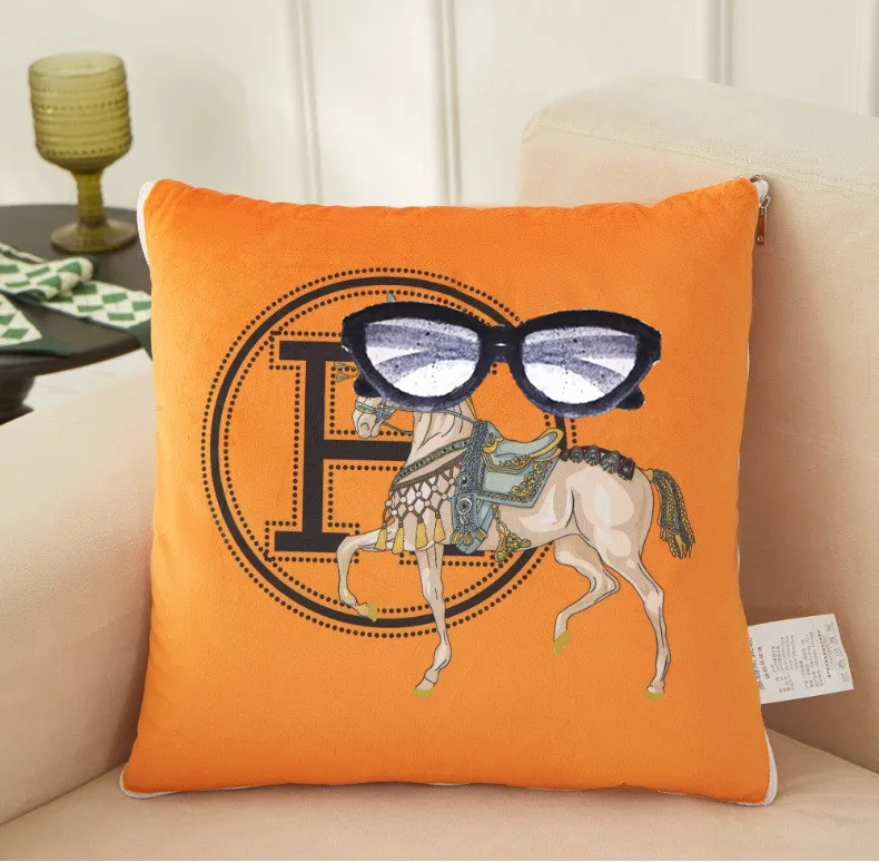 New Luxury Horse Blankets Throw Pillow Useful Comfortable Quilt Natural Tree Pattern 2-in-1 Nap Blanket Cushion Home Decor Throw Pillows