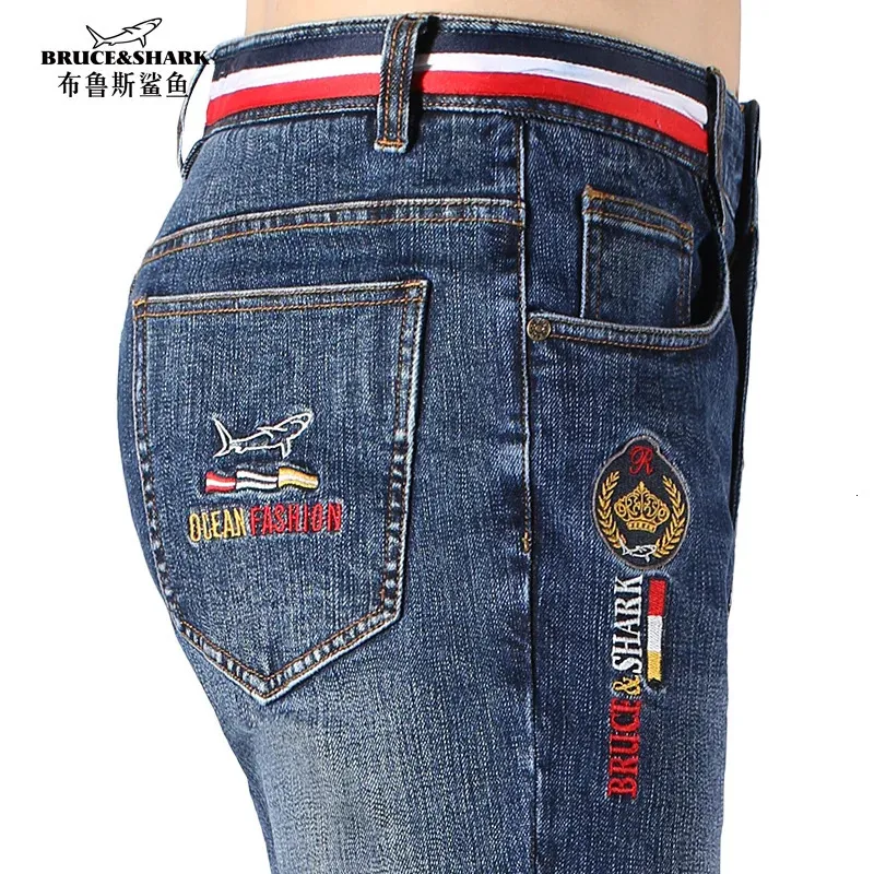 Herren Jeans Winter Verdicken Bruce Shark Männer Hosen Mode Lässig Gerade Bein Jean Weiche Lose Hosen Große Größe 42 240125