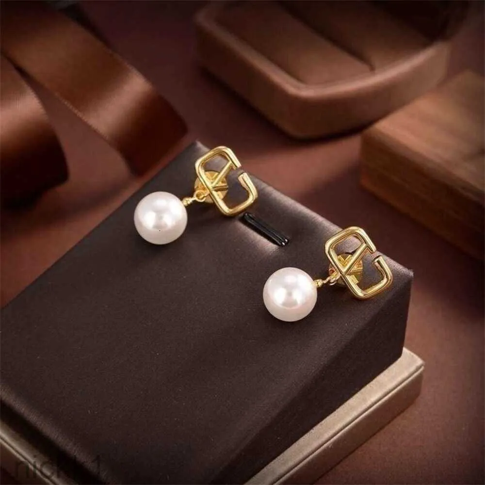 Stud Dangle Chandelier Drop Pearl Earrings Gold Earring Designer för Woman Fashion Luxury Brand Letter V Mans Eares Girls Ear Studs Brincos Do3p